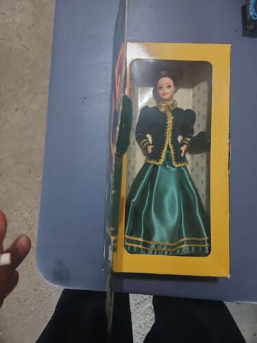 Yuletide Romance Barbie Hallmark Special Edition Doll 1996 Mattel 15621. Vintage - Picture 3 of 7