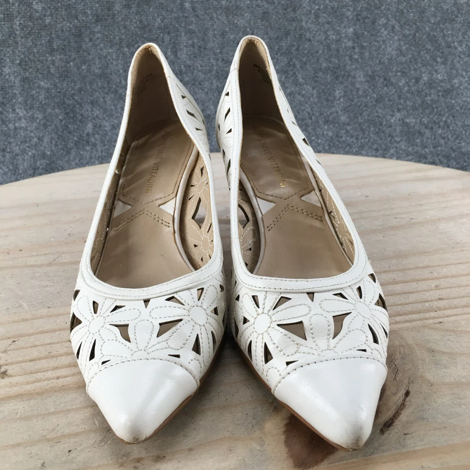 Adrienne Vittadini 鞋女式 6.5 米一脚蹬高跟鞋白色皮革激光切割高跟鞋 — 第 4/4 张图片