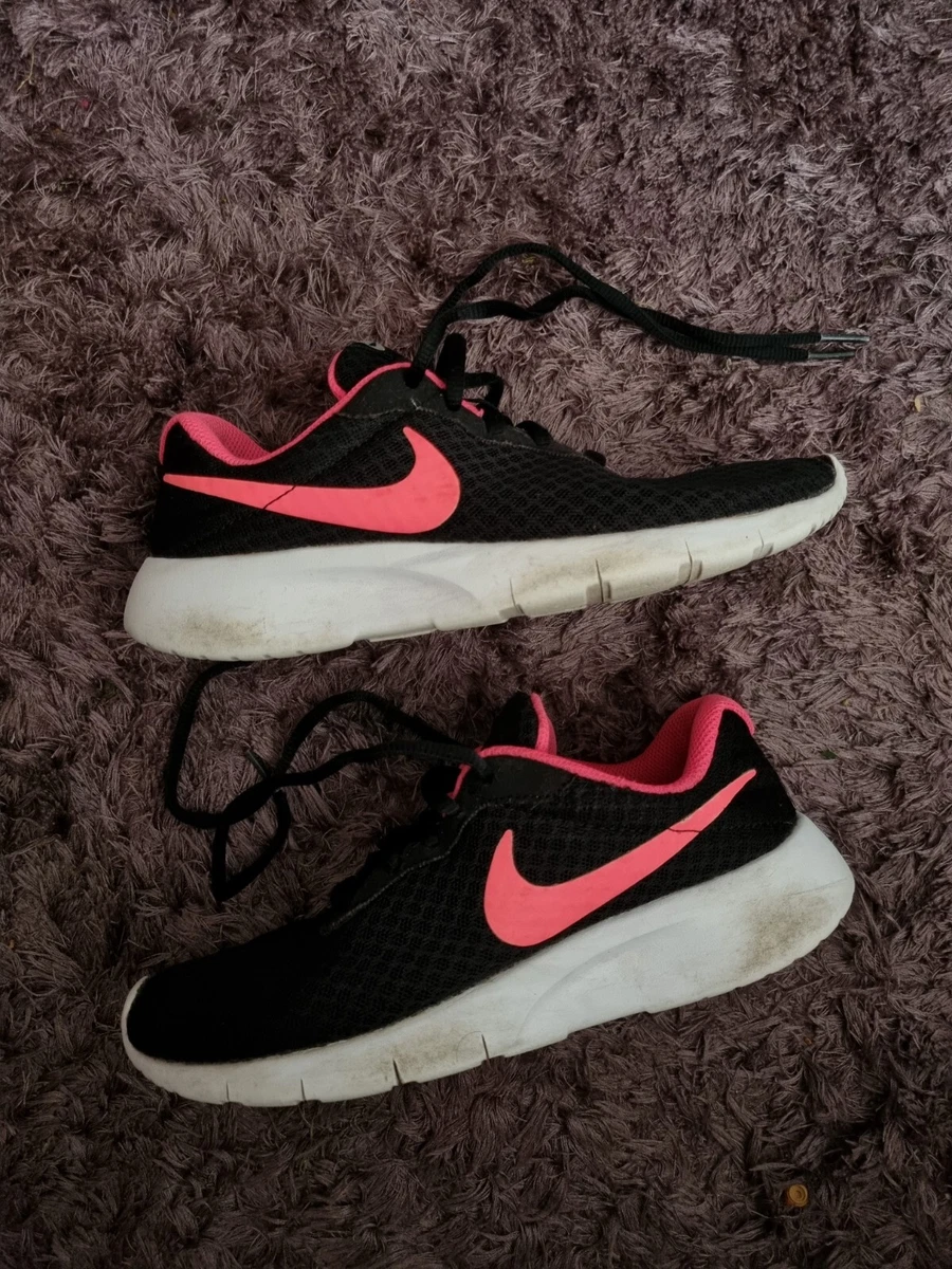 Girls black store nike tanjun