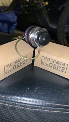 ADEL WIGGINS OSP2 FAST FUELING SYSTEMS CRANKCASE NOZZLE ASSEMBLY WITH PLUG. 
