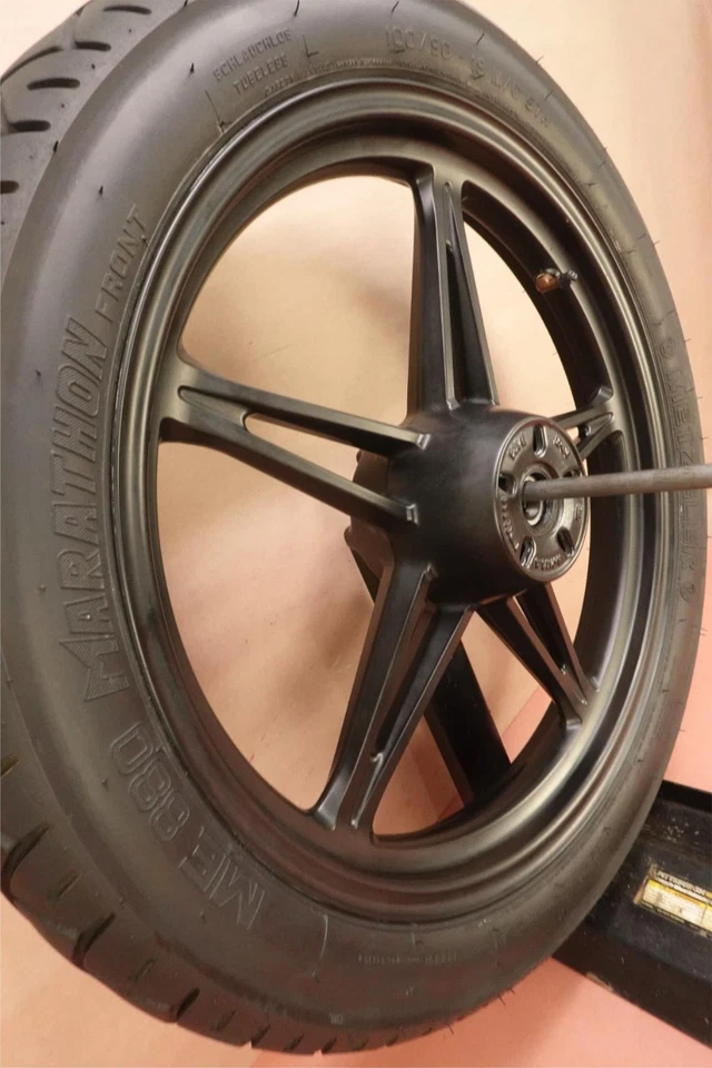 Llanta delantera Triumph Speedmaster 2014 11-17 Metzeler 100/90-19 Foto 4 de 4