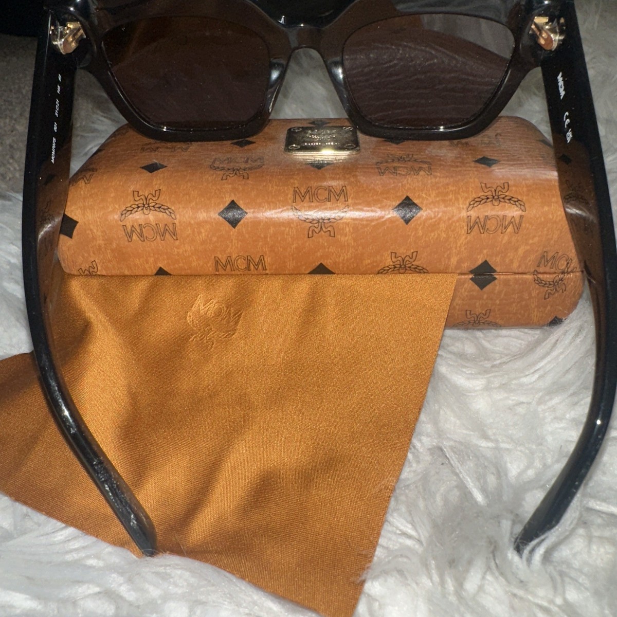 NEW MCM Sunglasses MCM707S 001 Black MCM MCM707S Sunglasses | OnlyLens.com main image 2
