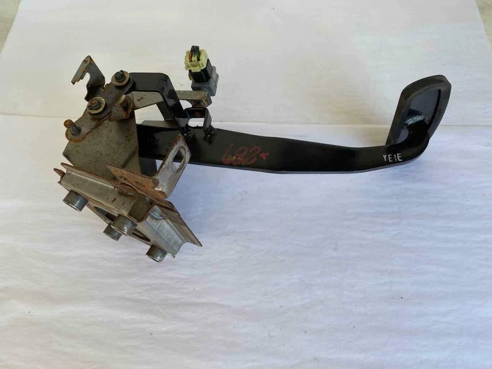 2003 HYUNDAI SONATA Stop Slow Floor Foot Brake Pedal Assembly G - Image 4 of 4