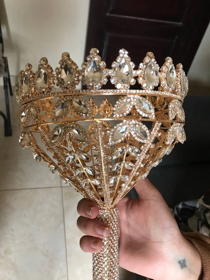 ramos de flores oro y plata soportes de boda para novia Foto 2 de 4