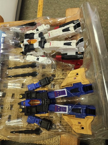 Transformers EARTHRISE DIRGE & RAMJET WFC-E27 New Open Box Amazon Exclusive - Picture 6 of 7