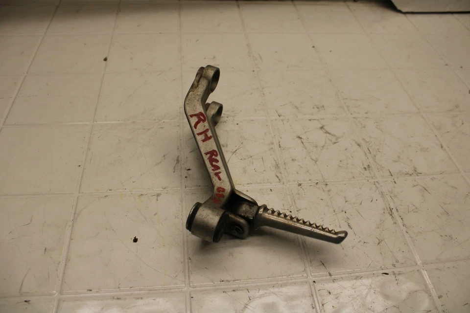 01-06 HONDA CBR600F4I CLAVIJA TRASERA DERECHA PASAJERO BB314b Foto 2 de 3