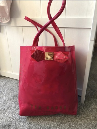 TED BAKER GROSSER HOT PINK SHOPPER MIT DER KULTIGEN TB SCHLEIFE.