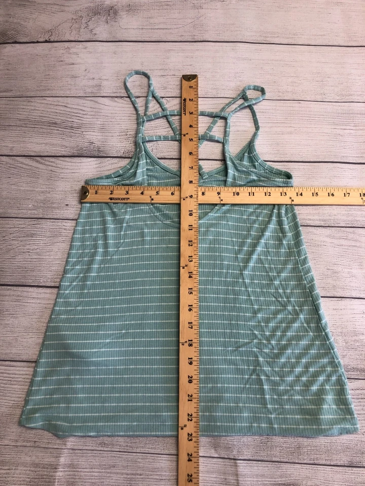 Camiseta sin mangas Hollister para mujer XS verde a rayas acanalada tejida con tiras camisa de verano Foto 4 de 4
