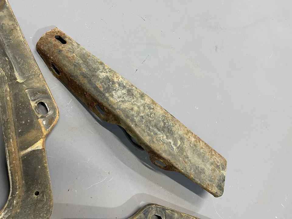 Buick Electra 225 1966 guardabarros soporte radiador soportes de montaje Wildcat Lesabre Foto 4 de 4