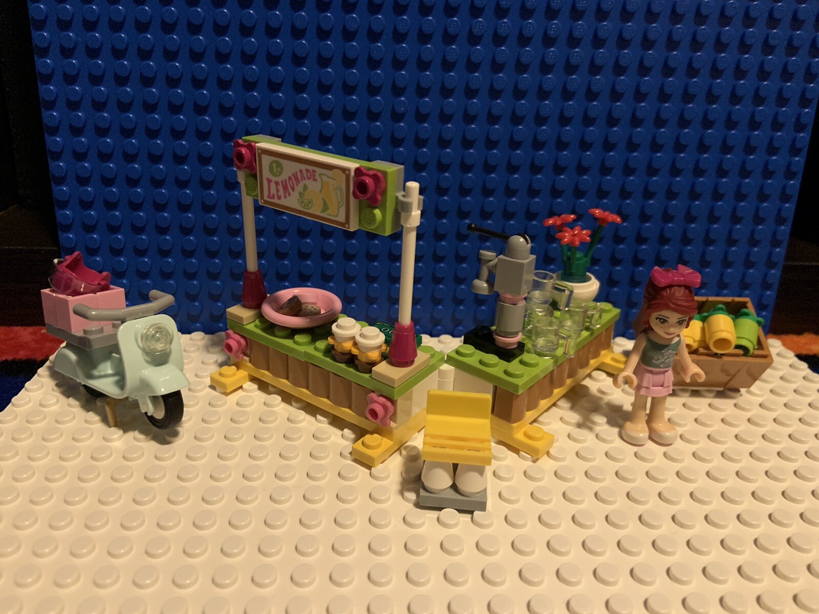 lego friends mia's lemonade stand