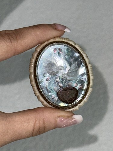 Antique Art Deco Reversed Carved Love Birds Nest Doves Family Lucite Brooch Pin - Picture 6 of 12