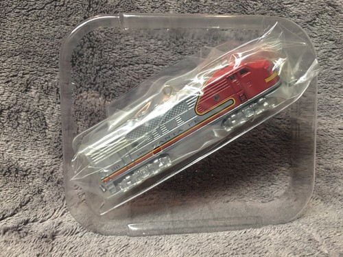1950 Santa Fe F3 Diesel Locomotive Lionel Hallmark Keepsake Christmas Ornament - Picture 3 of 6