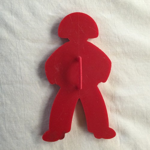 Cortador de galletas vintage rojo Tupperware pan de jengibre hombre niño pastel usado en excelente estado - Imagen 2 de 4