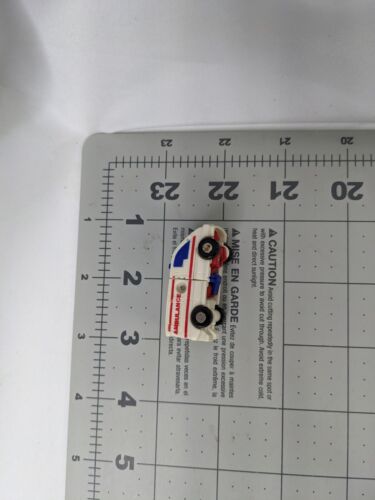 Mini ambulancia Hasbro de colección Takara Transformers figura juguete 1,75 pulgadas de largo - Imagen 11 de 11