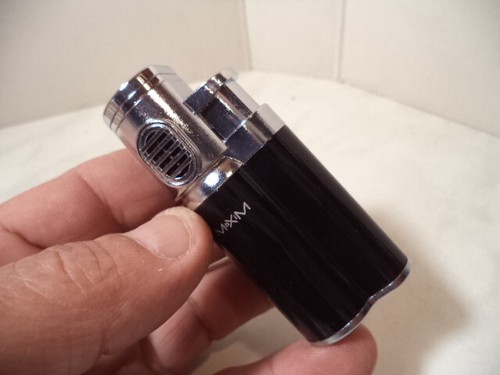 ACCENDINO SIGARO DOPPIA FIAMMA JET ACCENSIONE PIEZO + GAS TIPO 1 NUOVO - Picture 3 of 6