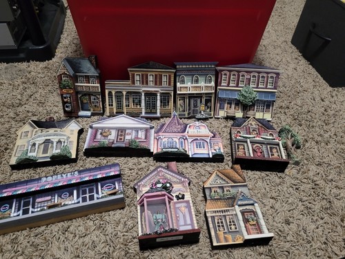 Enorme lotto di Gail e Bill Duke Galleria Scaffale Sitters Case Villaggio Fatto a Mano - Foto 1 di 5