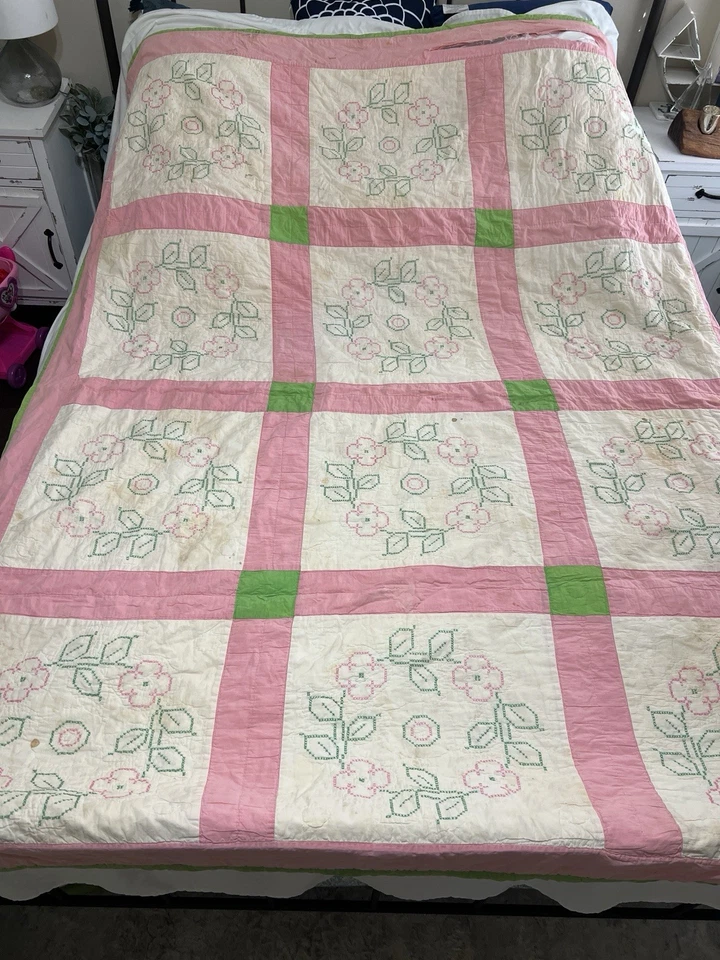 Edredón antiguo de colección hecho a mano bordado floral 60x80 rosa cabaña Foto 2 de 4