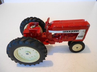 Vintage 1962 Ertl 1:16th Farmall 404 Narrow Front Tractor (No 3 PT Hitch), Used