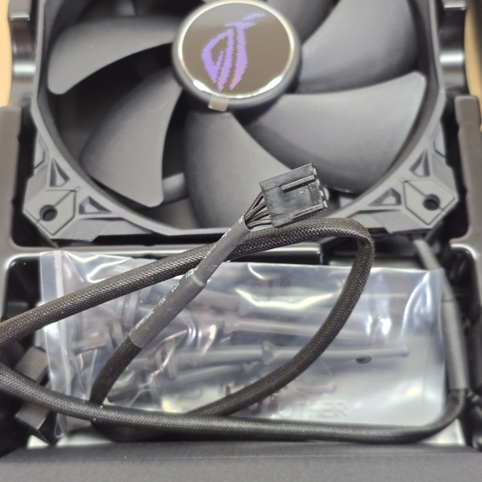ASUS ROG Strix XF120 Whisper Quiet 4-pin PWM Fan Mag-Lev 1800RPM