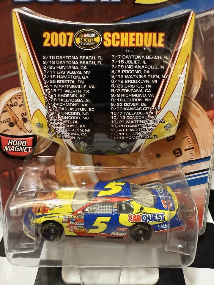 RARO* Kyle Busch #5 Carquest Kellogg’s 2007 Nascar fundido em escala 1/64 com ímã de capô - Imagem 3 de 4