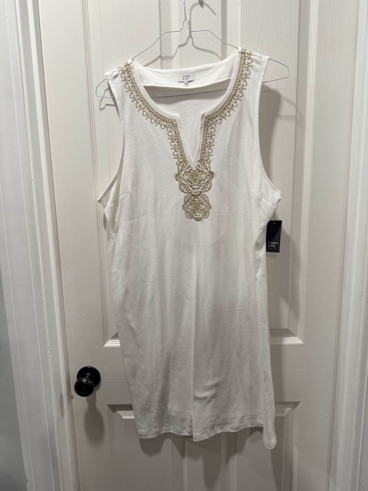 Crown & Ivy Women’s XXL White Solid Sleeveless V-Neck Embroidered Knit Tank Top