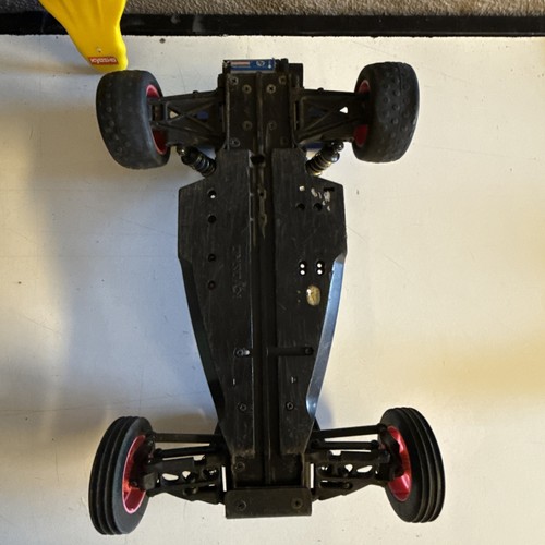 Vintage Kyosho Outrage 2WD Racing Buggy - Picture 11 of 12