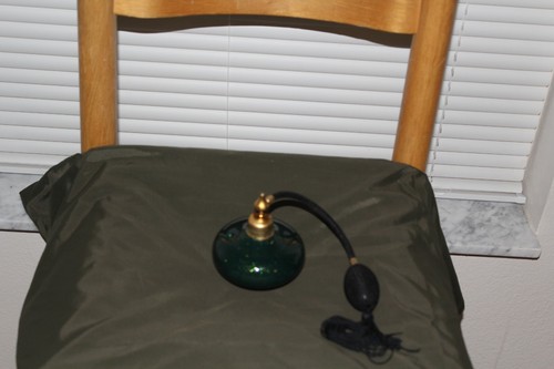 Botella de perfume atomizador vintage de vidrio de Murano manchado verde 4" de alto - Imagen 9 de 11
