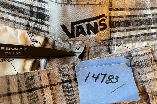 VANS men’s multi-color plaid shorts 32 pockets - Picture 2 of 7