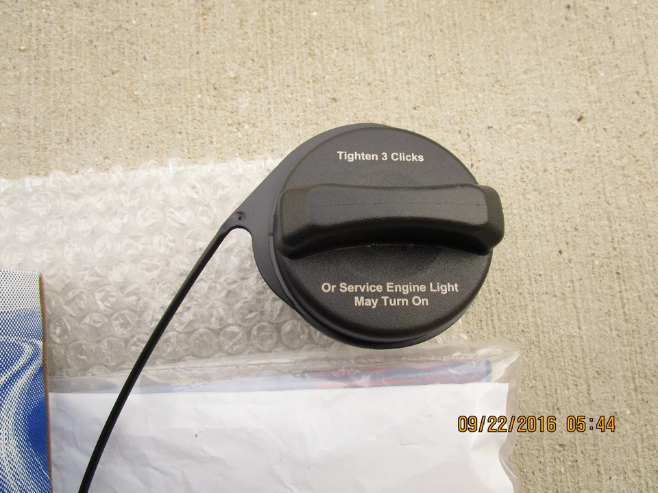 07 - 13 CADILLAC ESCALADE FUEL GAS TANK FILLER CAP WITH TETHER BRAND NEW OEM - Image 2 of 3