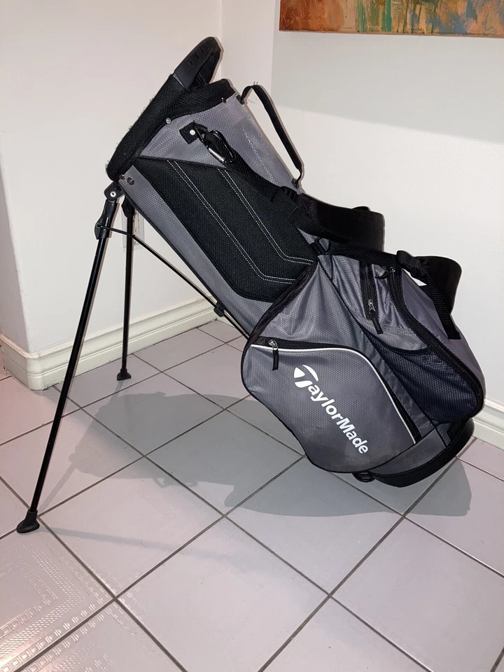 Bolsa de transporte ligera con soporte de golf TaylorMade gris cubierta de lluvia de 5 vías incluida Foto 2 de 4