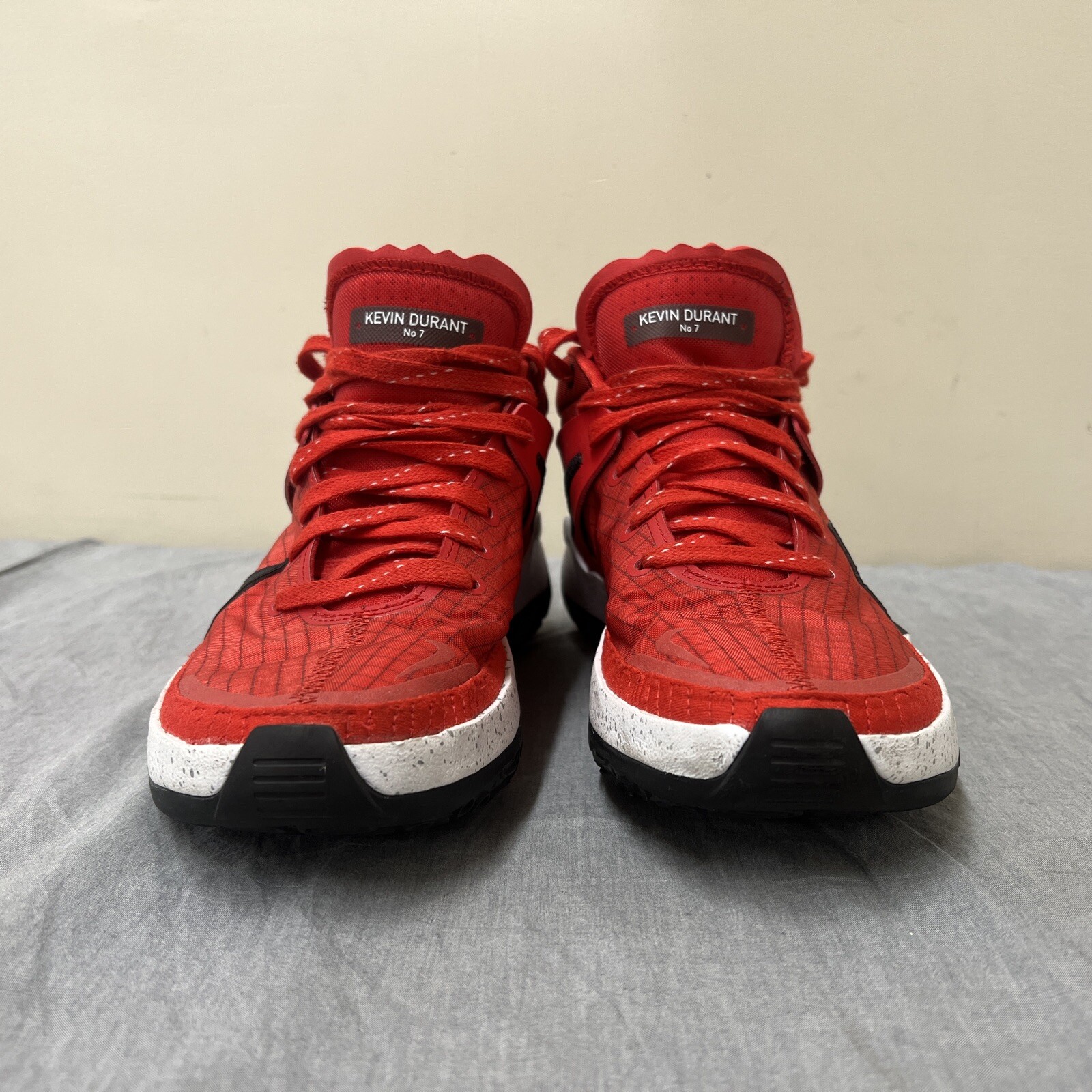 kd 13 black and white