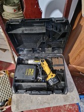 DeWALT Dw920 7.2 Volt Drill Screwdriver Batteries Charger Case everything works