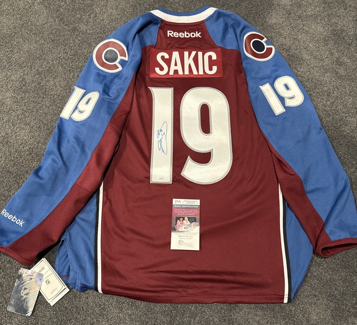 Joe Sakic Colorado Avalanche Hockey NHL Original Autographed
