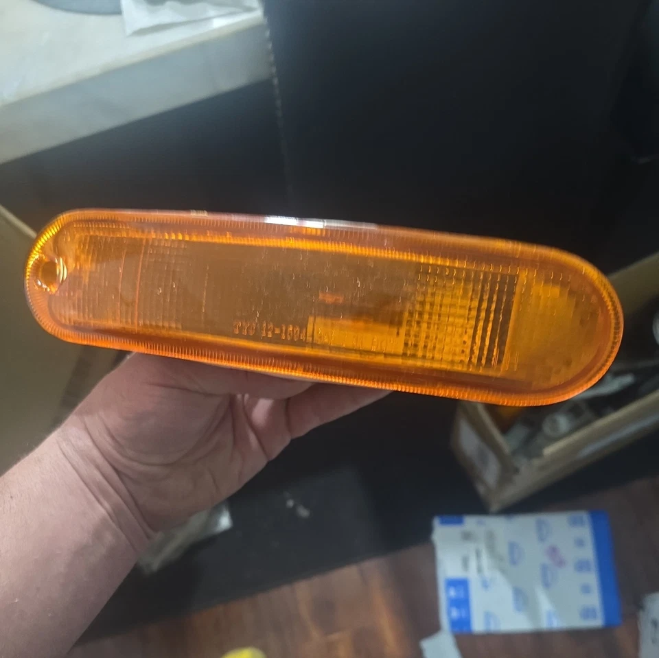 1995-1996 CHRYSLER SEBRING LEFT SIDE TURN SIGNAL LIGHT LAMP OEM, 116-58547 - Image 2 of 4