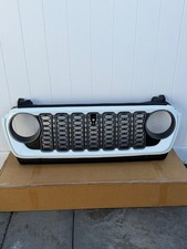 White Front Grille For Jeep Wrangler Jl Jt 2018-2024 With Camera Hole White Front Grille For Jeep Wrangler Jl Jt 2018-2024 With Camera Hole