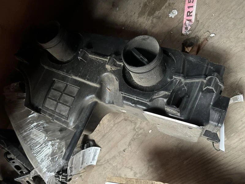 Air Cleaner Manual Transmission Fits 08-15 AUDI R8 1224224 - Image 3 of 4