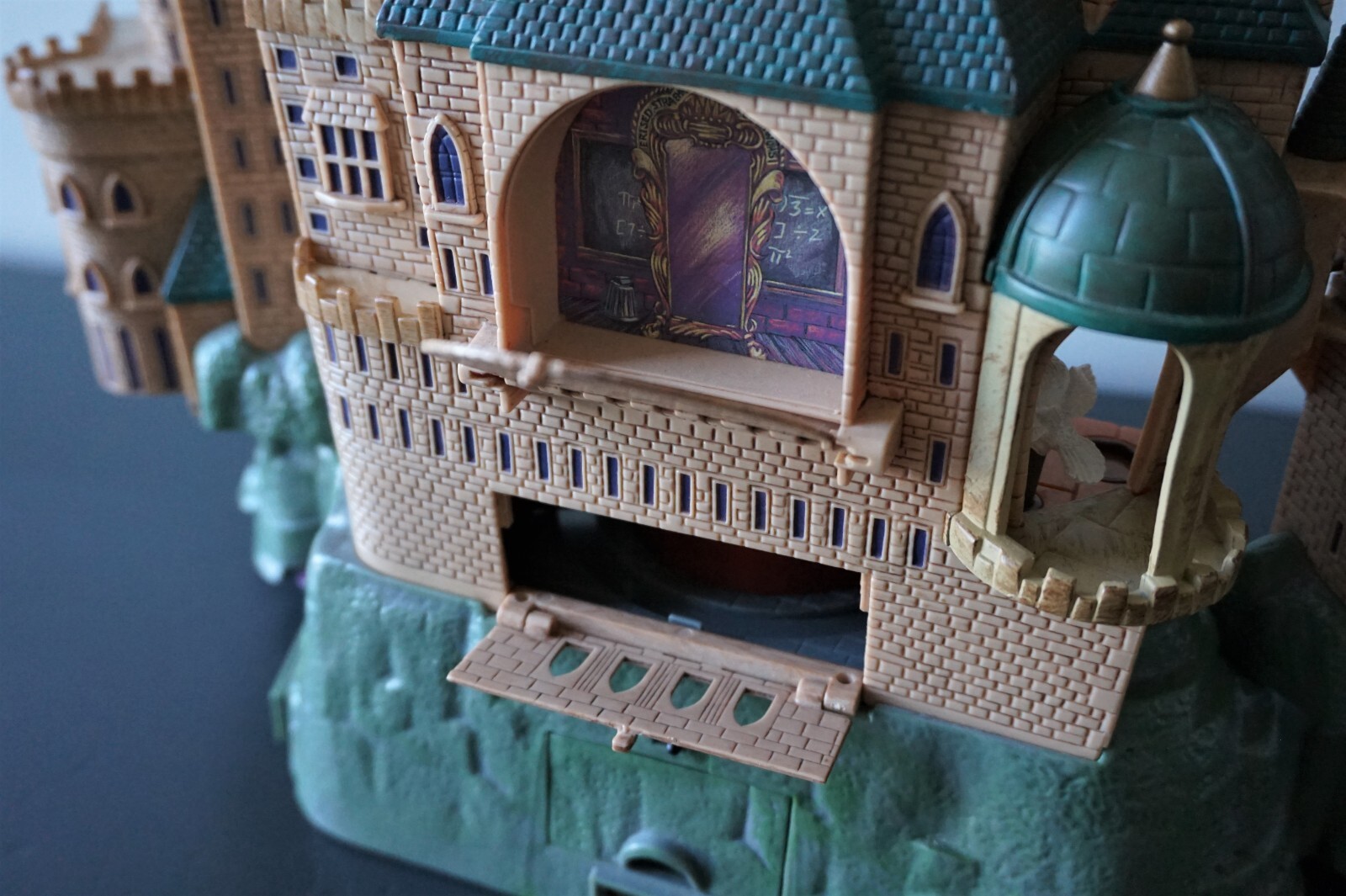 Harry Potter Hogwarts Castle Electronic Playset 2001 with Accessories