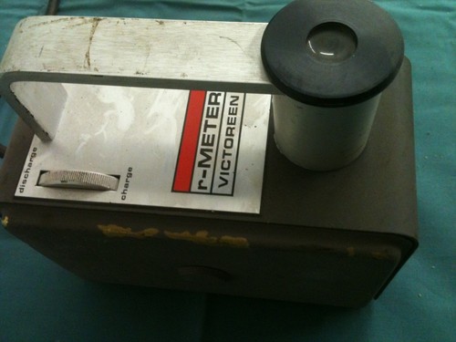 Victoreen Radiation Condenser R-Meter X-Ray Meter Model 570 - Picture 2 of 4