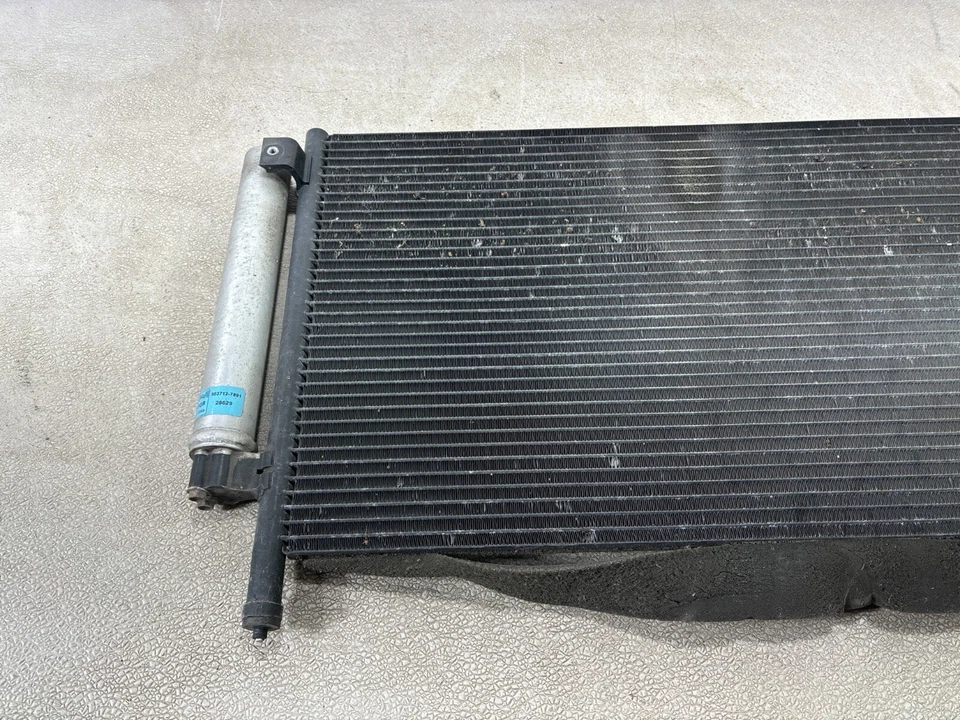 Condensador de aire acondicionado y calefacción Subaru Forester 2003-2008 negro OEM Foto 2 de 4