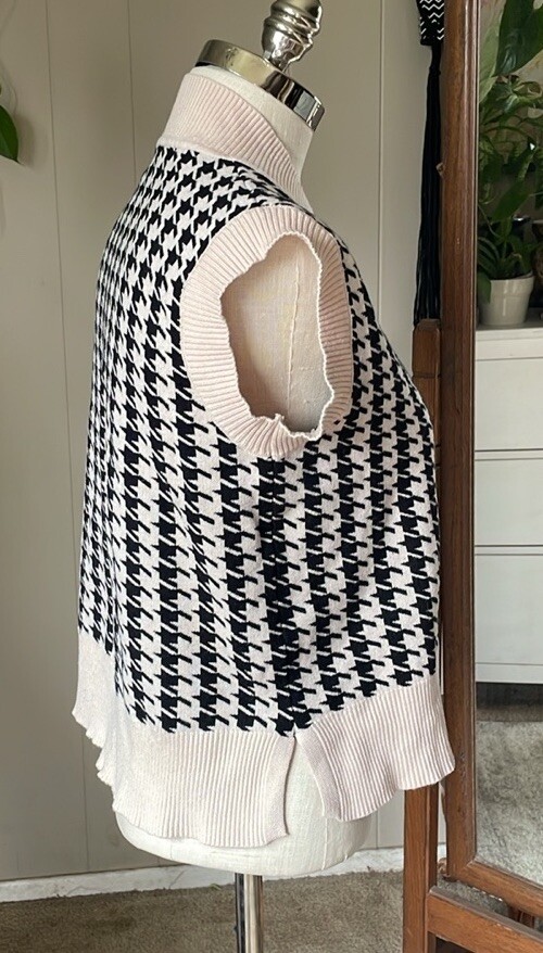 Houndstooth sweater, medium - image 4