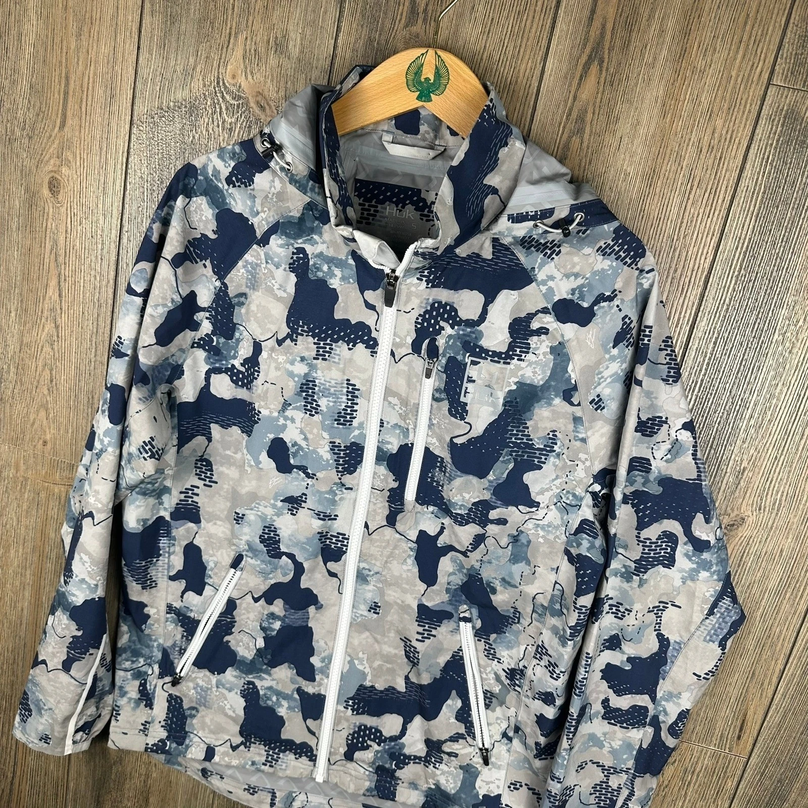 HUK Pursuit Jacket Mens Small Bluefin Camo Soft Shell Windproof Hooded Full Zip