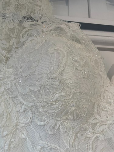**AMAZING PRICE** Elegant lace & pearl detailed Oleg Cassini wedding dress 8/10 - Picture 9 of 16