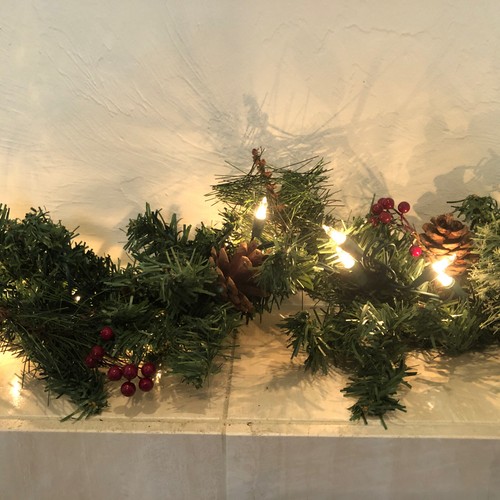 Pre-Lit BERRY And  PINECONE Christmas Garland 6 FT - Picture 2 of 4
