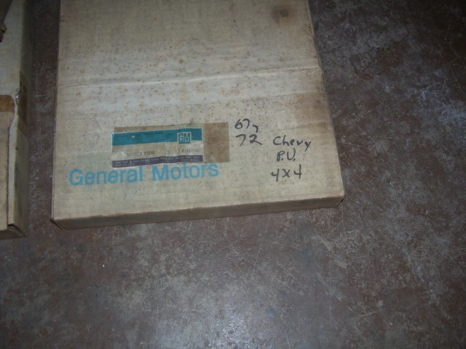 Sellos de puerta de camioneta Chevrolet C10 1960-1966 GM NUEVO DE LOTE DE PIEZA 3767156 Foto 2 de 4