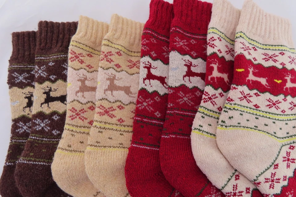 J-BOX: 4 PR. CALCETINES CREW ISLA FERIA NAVIDAD WMS. MARRÓN/BRONCEADO/ROJO/CREMA. ORG $40 AHORA $18 Foto 2 de 2