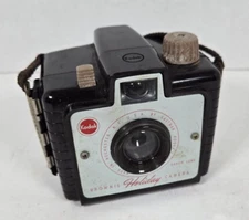 VINTAGE KODAK BROWNIE HOLIDAY CAMERA 1950'S Dakon Lens Bakelight