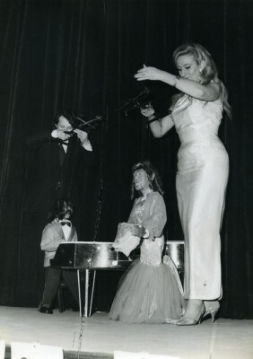 Frankreich Jany Privat Puppen Puppenspieler Striptease Bar altes Foto Krone 1962