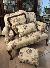 GrandmaCore🌸RARE FIND Chippendale Settee/Loveseat & 4 Accent Pillows &Footstool