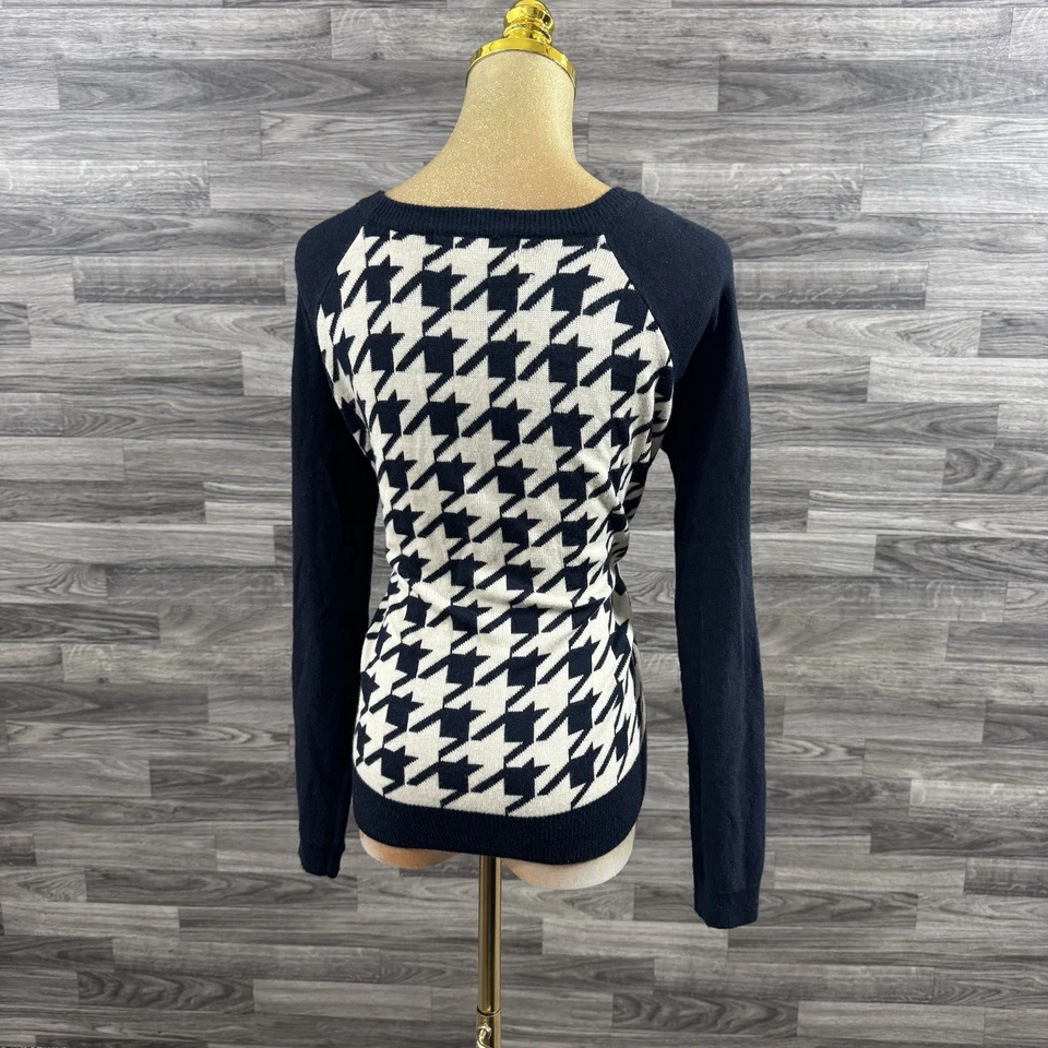 Forever 21 Sweater Women’s Large Navy Blue White Houndstooth Knit Pullover - Image 2 of 4