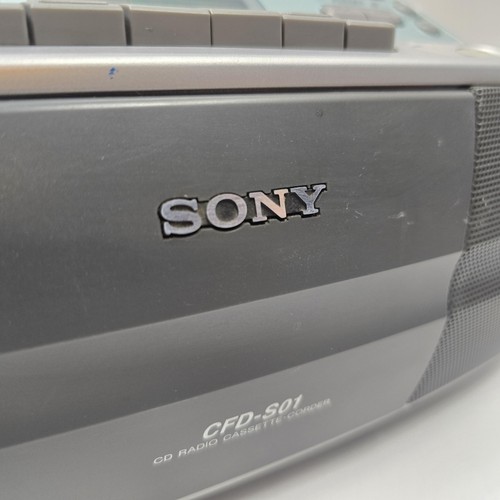 Sony CD Radio Cassette Corder Boombox Portátil Estéreo CFD-S01 Plateado AUX Probado - Imagen 16 de 24